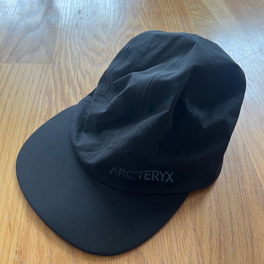 Arc'teryx Lightweight Black Hat
